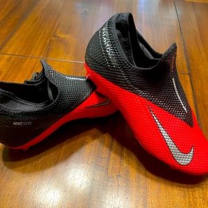 Nike Phantom Vision 2 soccer Cleats - size 7